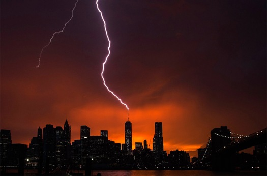 lightning-strikes-one-world-trade-center-new-york
