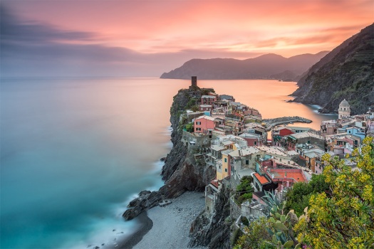 sunser-over-town-of-vernazza-italy